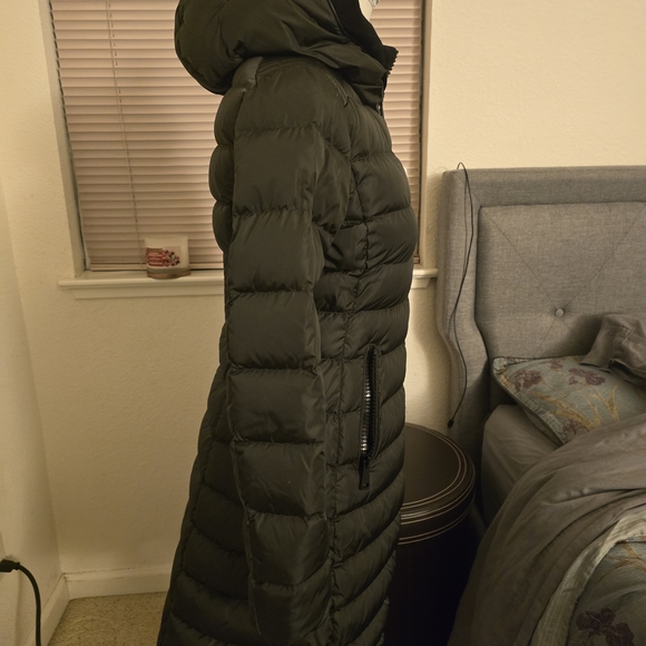 Moncler Dark Green Hooded Puffer Jacket - Picture 4 of 7